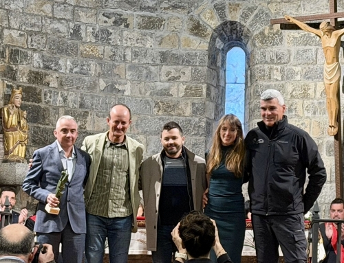 Aínsa ensalza la labor municipal en la entrega de sus premios Cruz de Sobrarbe.